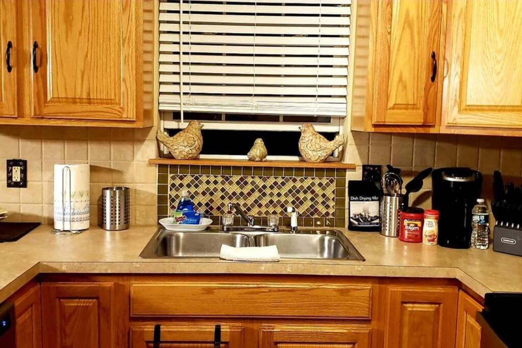 *Amenity-Filled Waterfront Oasis @Saw Creek Estates Near Waterfalls And Hiking* East Stroudsburg Exterior photo